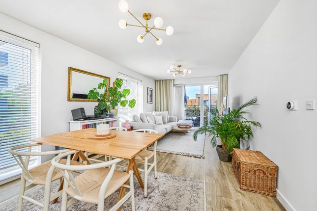 Bowen Drive, Charlton, SE7 2 bed apartment for sale