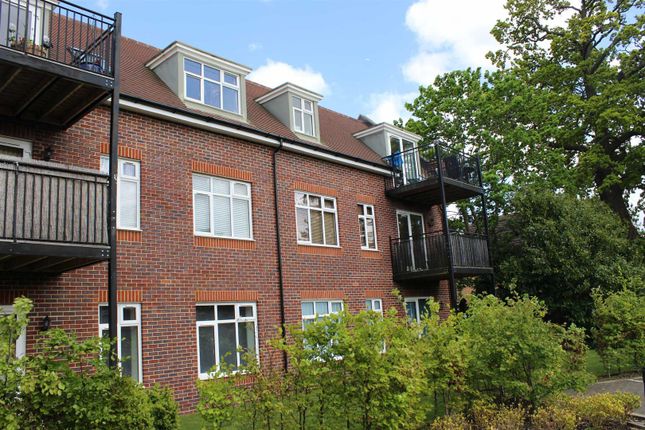 Ellis Court, 44 High Road, Byfleet 2 bed apartment for sale