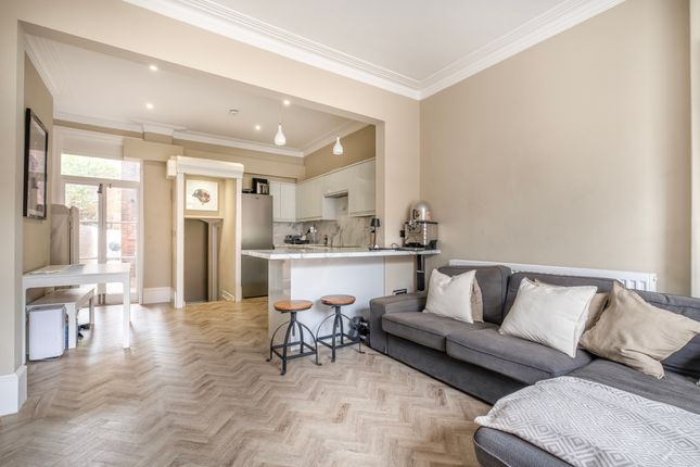 3 bedroom flat for sale
