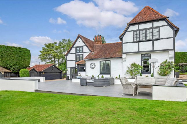 5 bed detached house