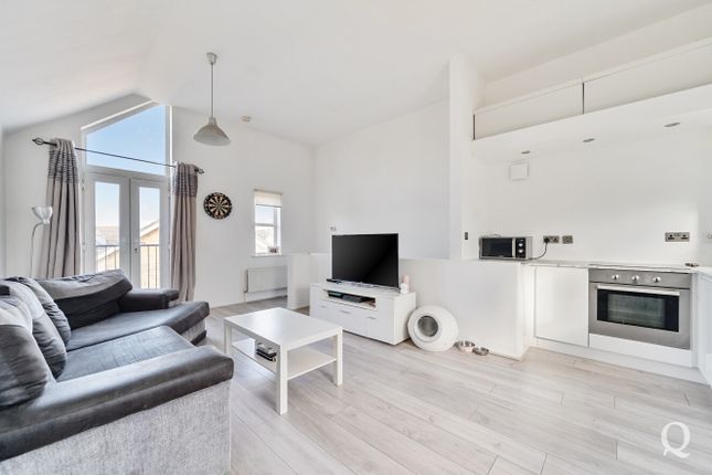 Onyx Drive, Sittingbourne, Kent, ME10 2 bed apartment for sale