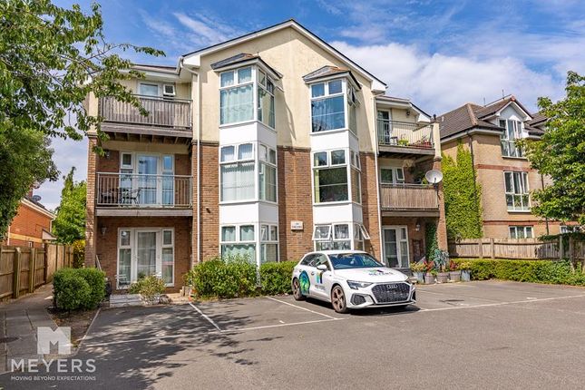 Richmond Park Road, Queens Park, BH8 2 bed apartment for sale