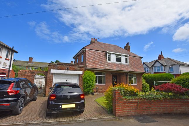 Whin Bank, Scarborough YO12 4 bed detached house for sale