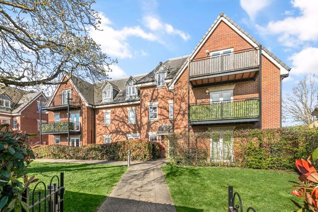 Molesey Road, Hersham 1 bed apartment for sale