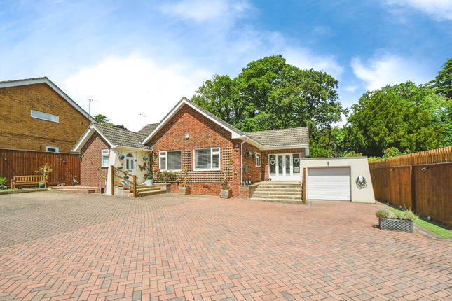 5 bed detached house