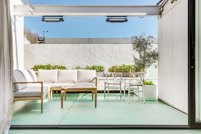 3 bedroom mews property for sale
