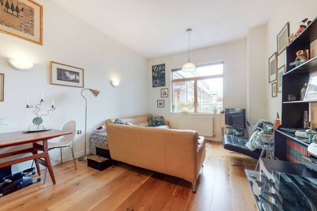 Kingsgate Place, Kilburn, London, NW6 2 bed flat for sale