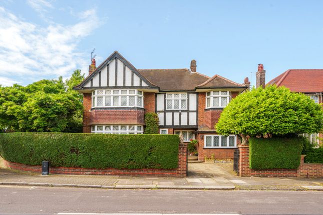 5 bed detached house