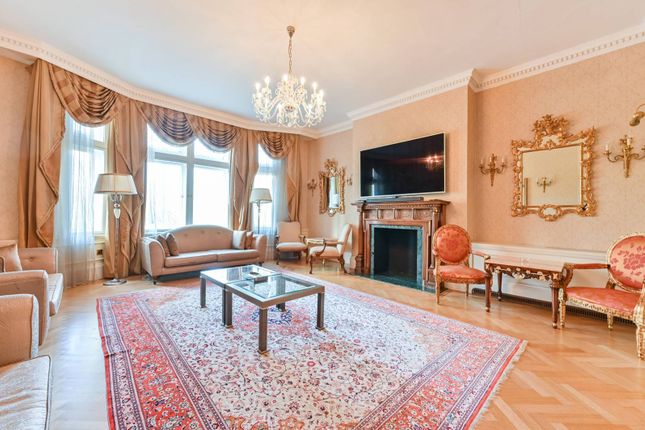 Kensington Road, Kensington, London, W8 4 bed flat for sale