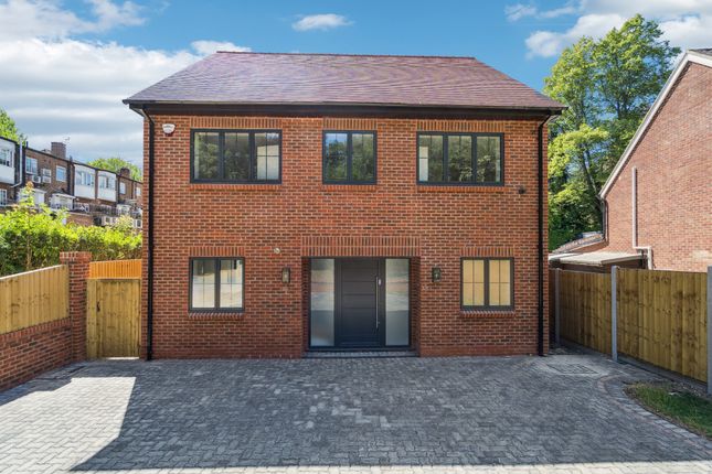 5 bed detached house