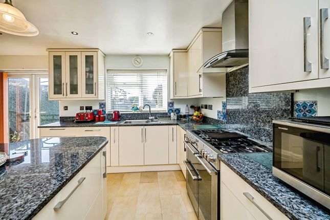 5 bedroom semi-detached house for sale