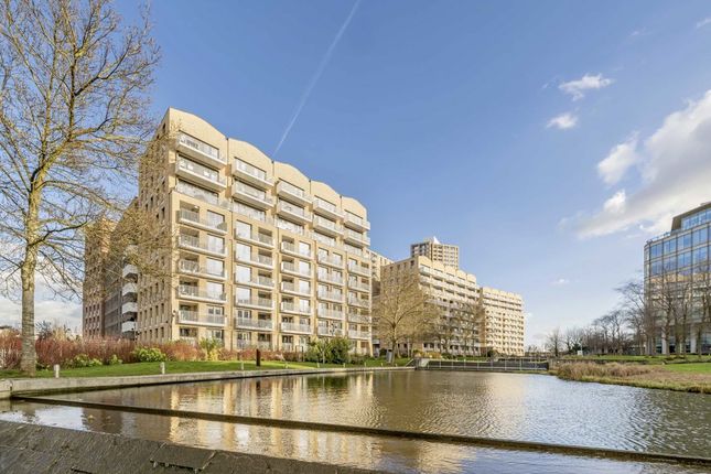 Lakeside Drive, London NW10 2 bed flat for sale