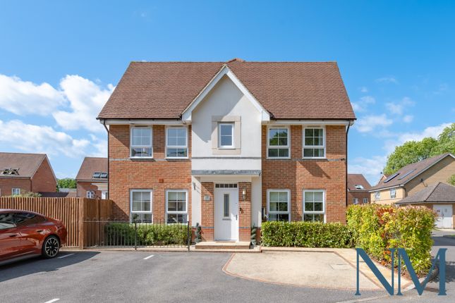 Furnace Green, Crawley RH10 3 bed semi