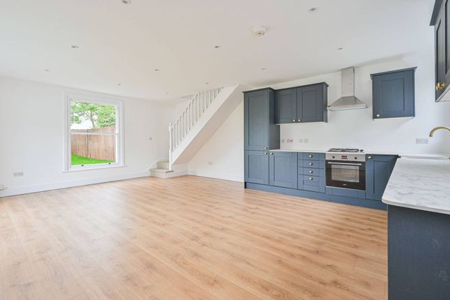 Woodhill, Woolwich, London, SE18 3 bed detached house for sale