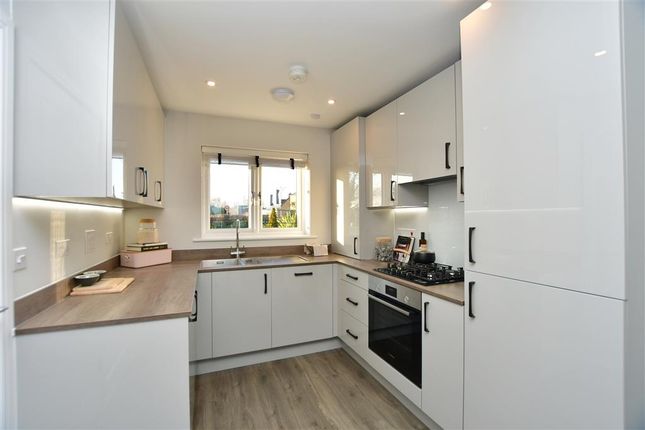 Ham Road, Faversham Lakes, Faversham... 3 bed semi