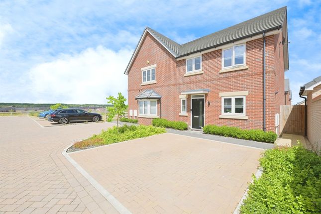 2 bedroom semi-detached house for sale