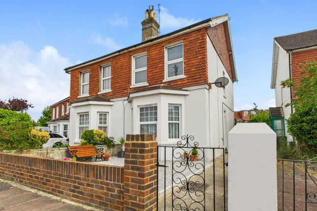Rugby Road, Worthing, BN11 5NB 2 bed flat for sale