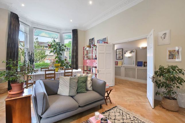 3 bedroom flat for sale