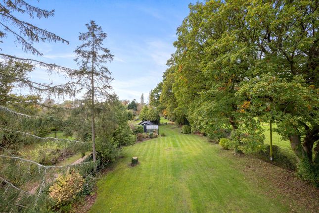 Meath Green Lane, Horley RH6 4 bed detached house for sale