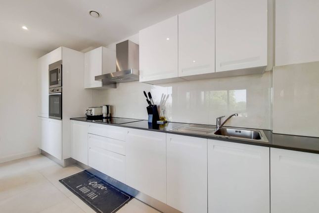 Alexandra Avenue, Rayners Lane... 2 bed flat for sale