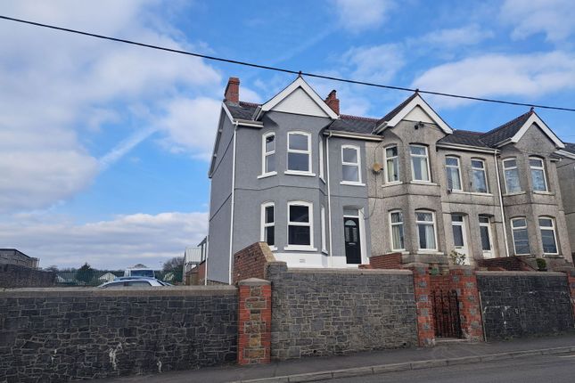 4 bedroom end of terrace house for sale