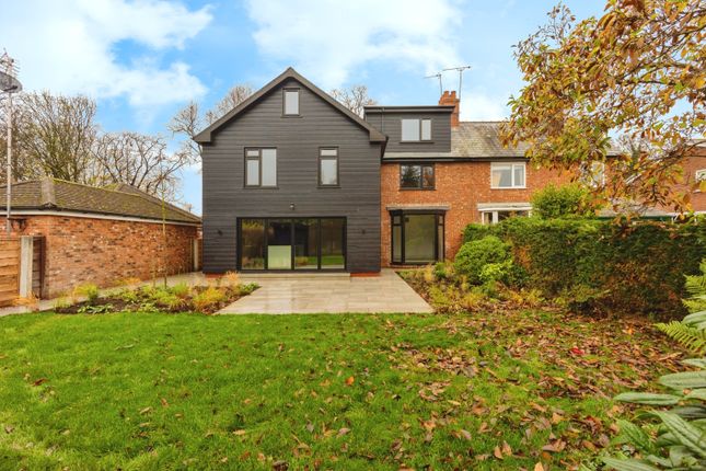 6 bedroom semi-detached house for sale