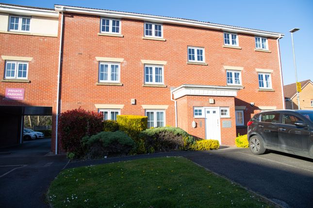 Brookhey, Hyde SK14 2 bed flat for sale