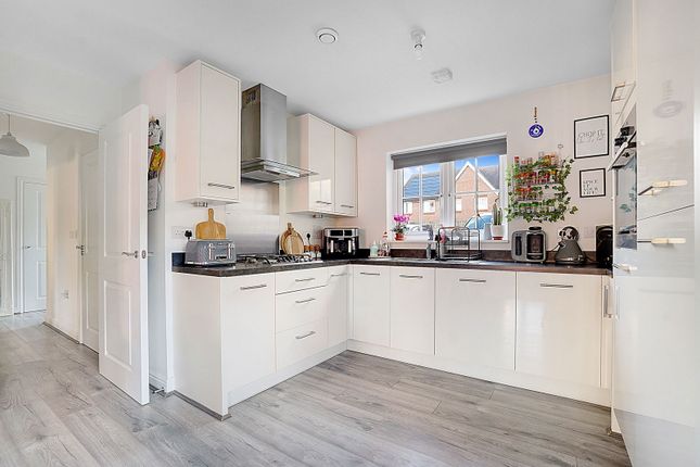 Clay Place, Rochester ME2 2 bed ground floor flat for sale