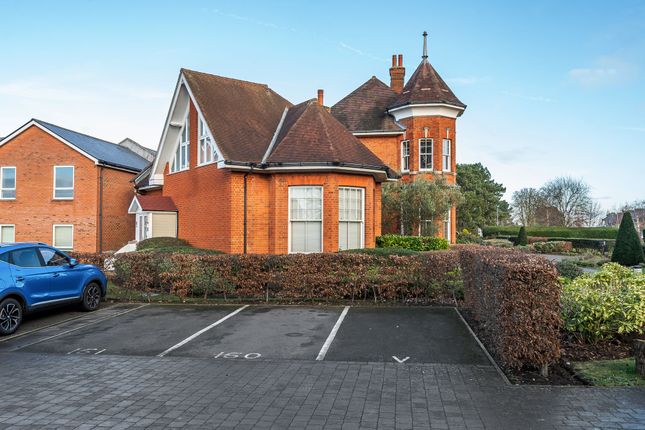 2 bed link detached house