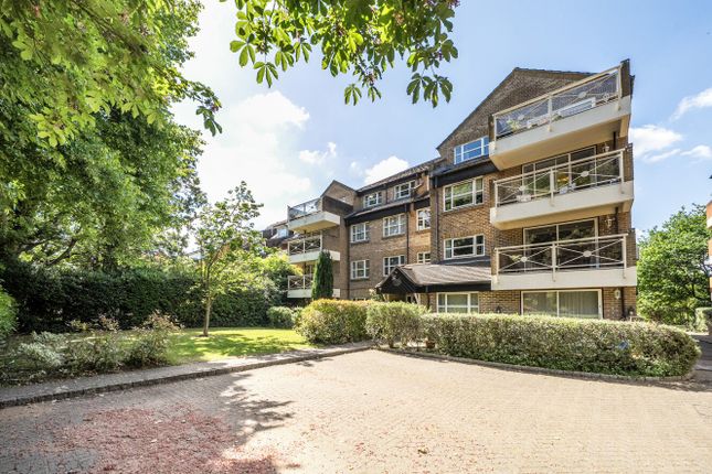Park Road, Beckenham, Kent, BR3 2 bed flat for sale