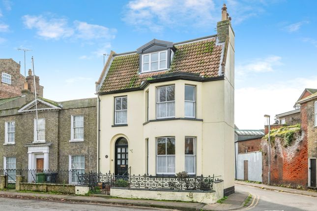 4 bedroom end of terrace house for sale
