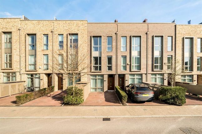 Handley Drive, London SE3 3 bed terraced house for sale