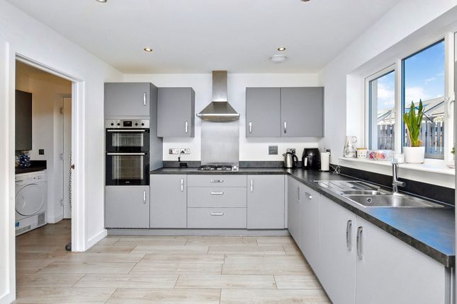 11 Harper Place, Gilmerton, Edinburgh... 4 bed detached house for sale