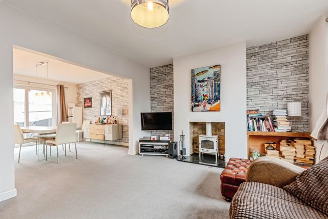 4 bedroom end of terrace house for sale