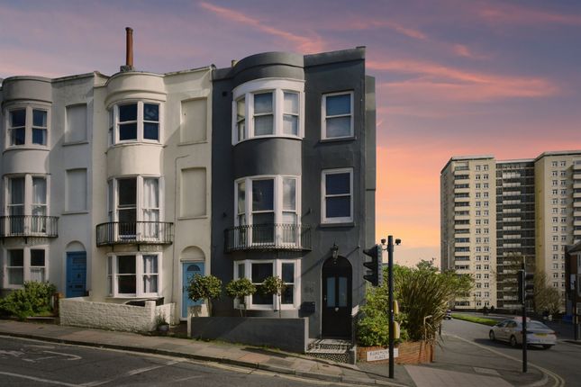 3 bedroom flat for sale
