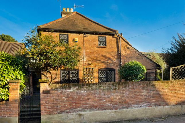Springfield Meadows, Weybridge... 2 bed semi