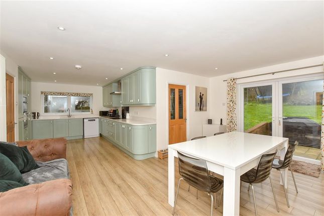 5 bed detached house