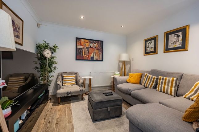 Magpie Hall Lane, Bromley BR2 5 bed detached house for sale