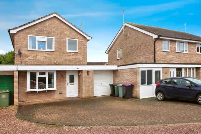 3 bedroom link detached house for sale
