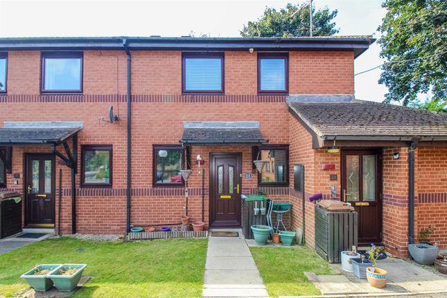 Elizabeth Gardens, Wakefield WF1 2 bed apartment for sale