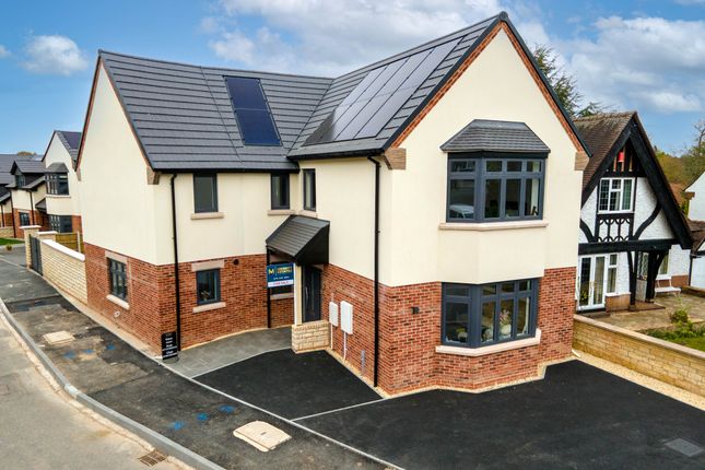 4 bed detached house