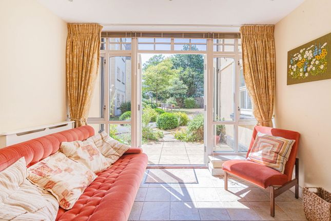 2 bedroom ground floor flat for sale