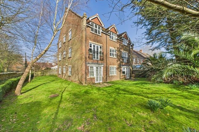 St. Bartholomews Close, Chichester 2 bed apartment for sale