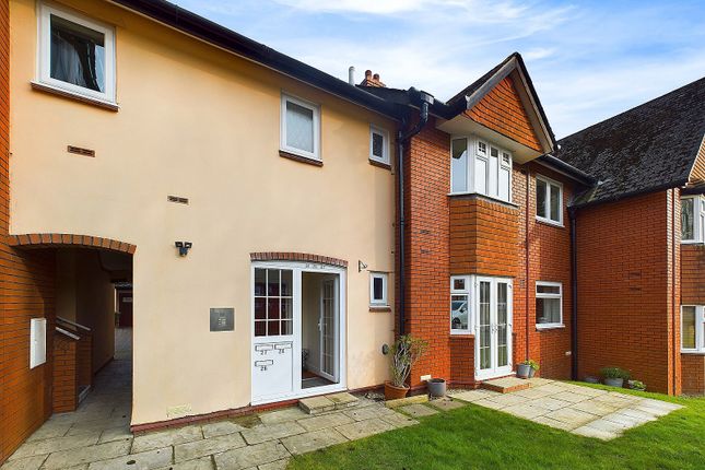 Waterloo Road Hill, Penylan, Cardiff.... 2 bed apartment for sale