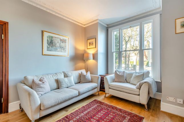 5 bed detached house