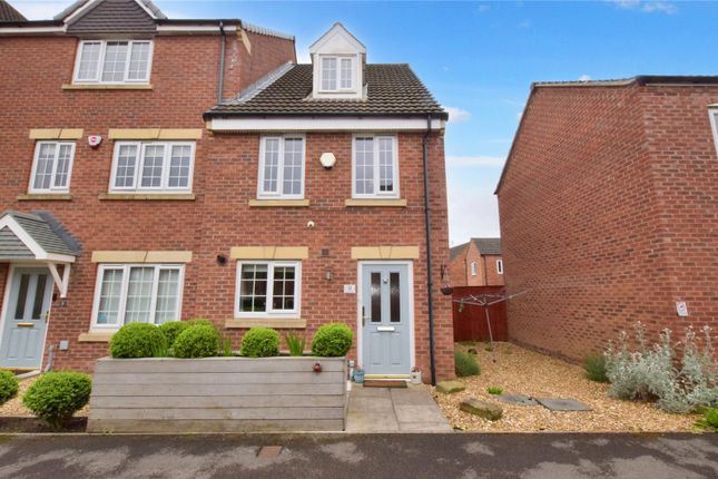 Steel Green, Leeds, West Yorkshire 3 bed townhouse for sale