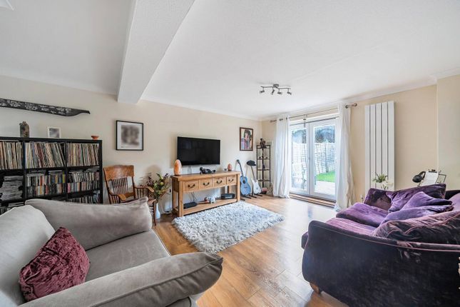 Harlequin Close, Isleworth, TW7 3 bed semi