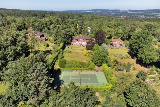 5 bed detached house
