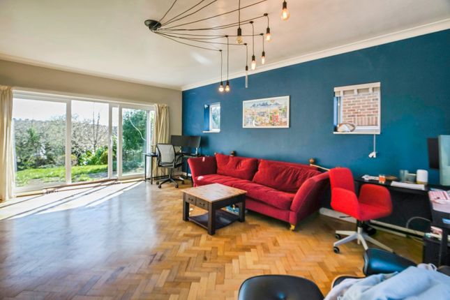 4 bedroom link detached house for sale