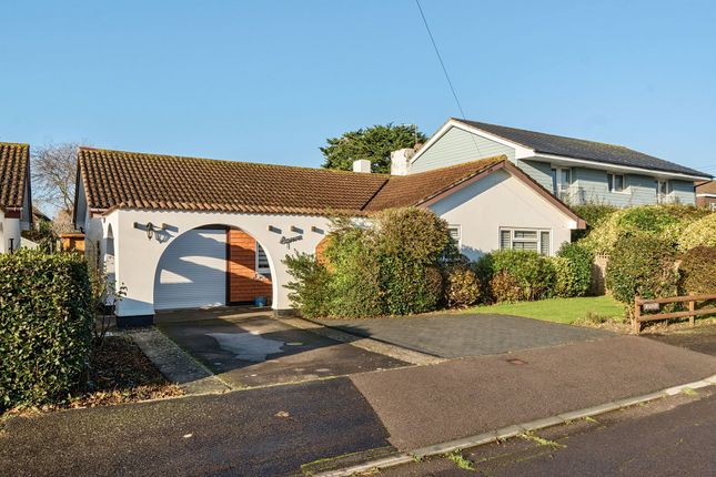 Queensway, Hayling Island, PO11 3 bed detached bungalow for sale